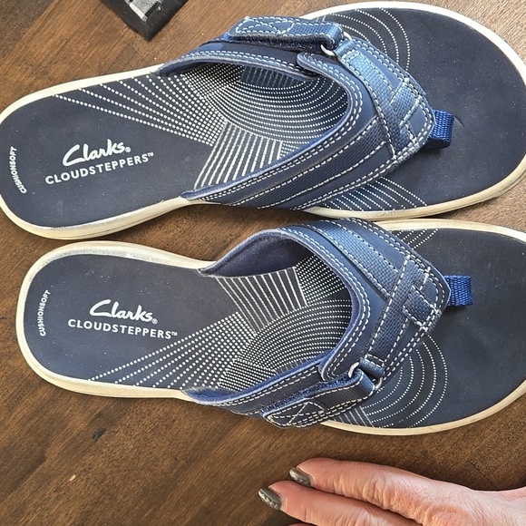 Clarks Navy Blue Flip Flops Cloud Step Ladies Size 7 Adjustable Strap - Picture 2 of 5